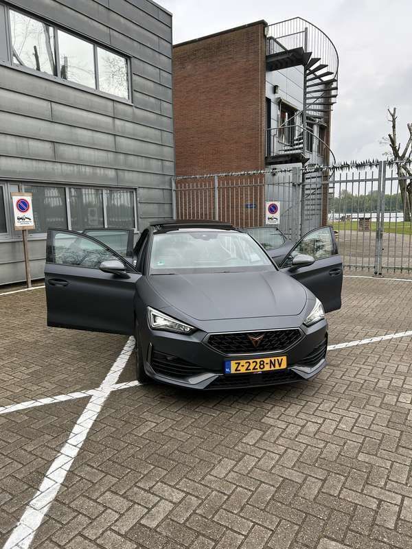Grijs Gebruikt 2021 Cupra Leon Hatchback | € 26.000 (Eerlijke prijs) - Afbeelding 1/4