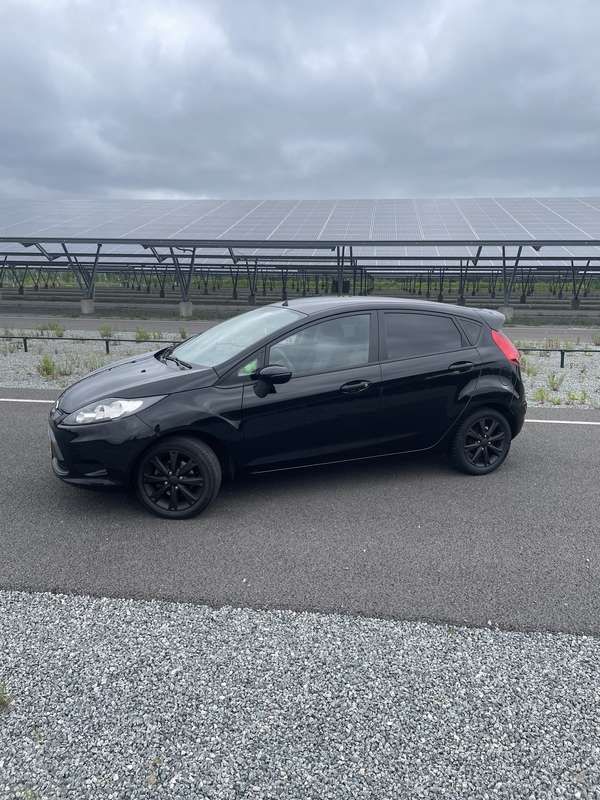 Zwart Gebruikt 2010 Ford Fiesta Trend Hatchback | € 1.900 (Super prijs) - Afbeelding 1/4