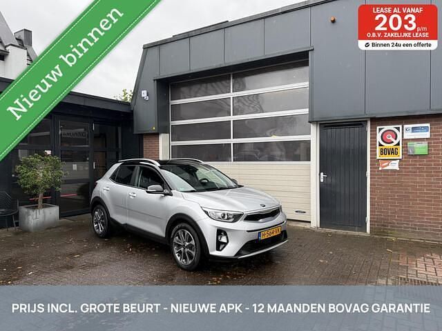 Grijs Gebruikt 2020 Kia Stonic SUV | € 14.950 (Eerlijke prijs) - Afbeelding 1/4