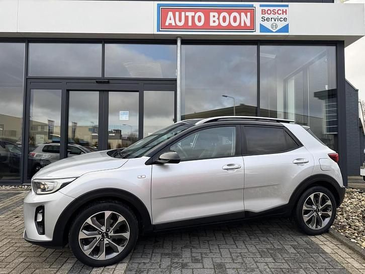 Grijs Occasion 2020 Kia Stonic Sport SUV | € 15.950 (Eerlijke prijs) - Afbeelding 1/4