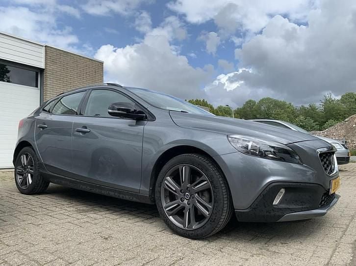 Occasion 2016 Volvo V40 CC Stationwagen | € 10.950 (Eerlijke prijs) - Afbeelding 1/4