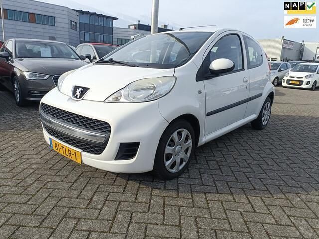 Wit Gebruikt 2012 Peugeot 107 Hatchback | € 2.950 (Eerlijke prijs) - Afbeelding 1/4