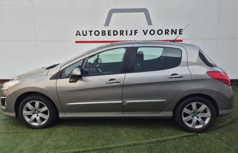 Grijs Gebruikt 2013 Peugeot 308 Active Hatchback | € 9.545 (Goede deal) - Afbeelding 1/4
