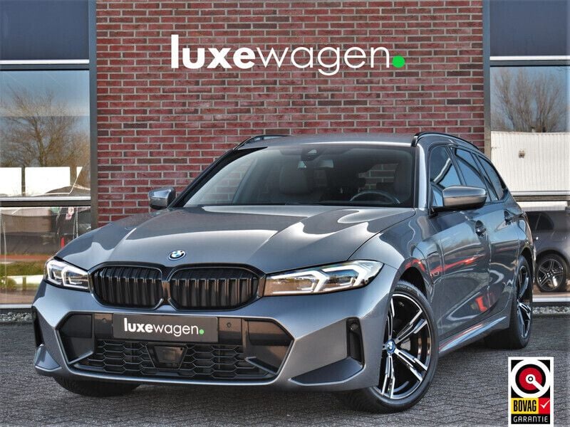Grijs Gebruikt 2022 BMW 320e M Sport Stationwagen | € 38.900 (Iets duurder) - Afbeelding 1/4