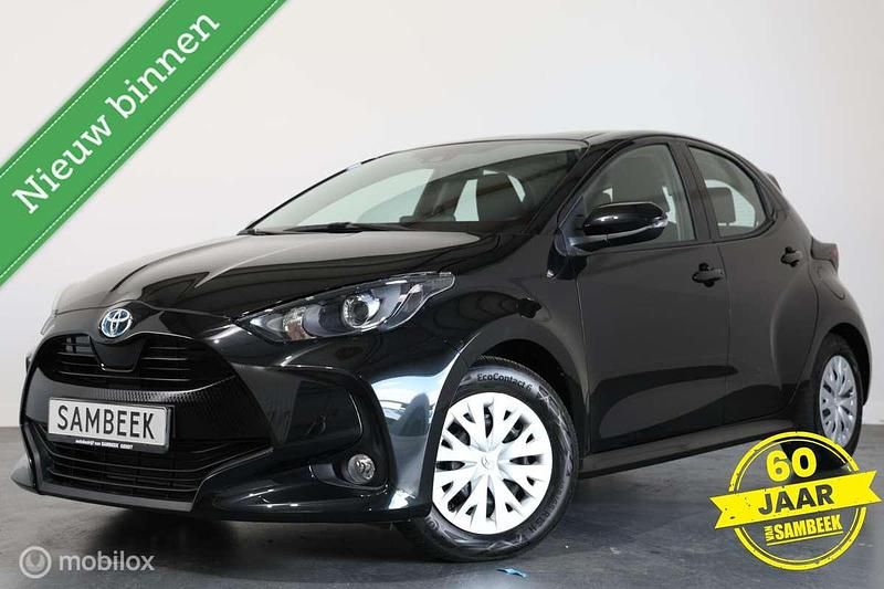 Zwart Gebruikt 2024 Toyota Yaris Hybrid Business Edition Hatchback | € 22.400 (Goede deal) - Afbeelding 1/4