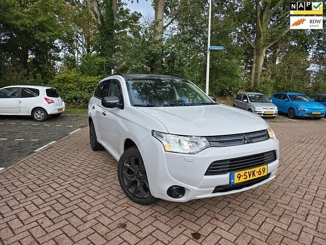 Grijs Gebruikt 2013 Mitsubishi Outlander Intense+ SUV | € 8.390 - Afbeelding 1/4