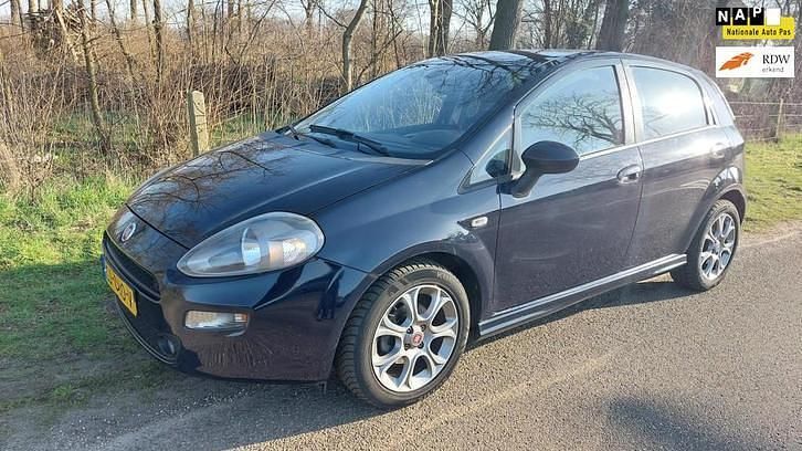 Occasion 2015 Fiat Punto Evo Lounge Hatchback | € 2.750 (Eerlijke prijs) - Afbeelding 1/4