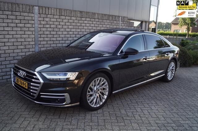 Grijs, metallic lak Gebruikt 2019 Audi A8L Comfort Sedan | € 62.850 - Afbeelding 1/4