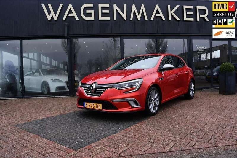 Rood, metallic lak Gebruikt 2017 Renault Mégane IV Signature Hatchback | € 9.950 (Eerlijke prijs) - Afbeelding 1/4