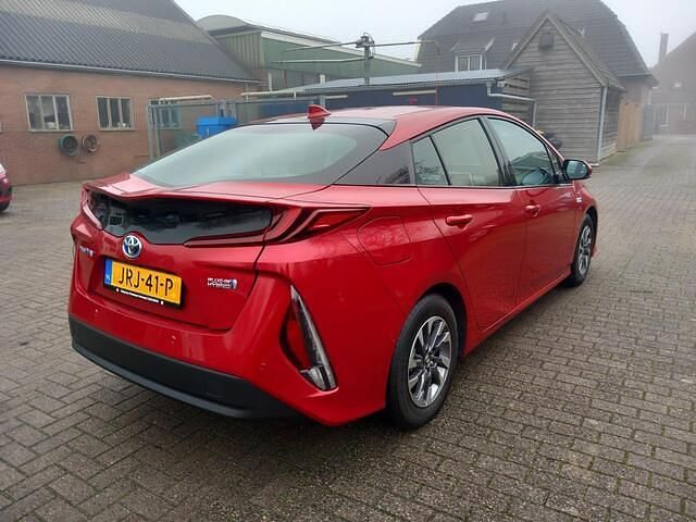 Occasion Toyota Prius 98 PK (72 kW) 2019 Rood (metallic) Hatchback