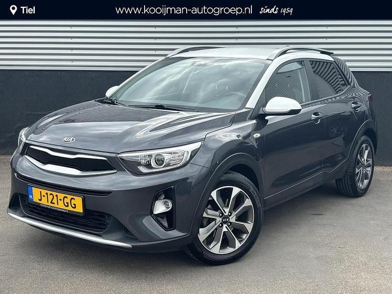 Grijs Gebruikt 2020 Kia Stonic SUV | € 15.850 (Eerlijke prijs) - Afbeelding 1/2