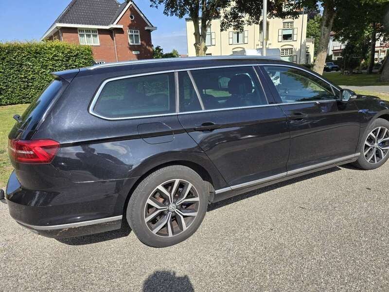 Zwart Gebruikt 2016 VW Passat Highline Stationwagen | € 9.500 (Eerlijke prijs) - Afbeelding 1/4