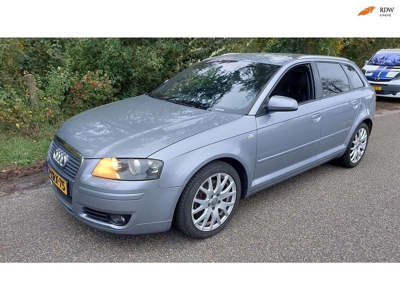 Grijs Gebruikt 2006 Audi A3 Sportback Attraction Hatchback | € 4.950 - Afbeelding 1/4