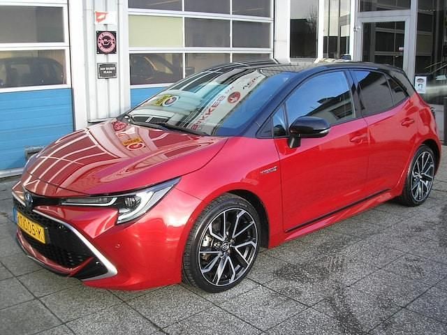 Occasion Toyota Corolla Executive 98 PK (72 kW) 2019 Rood Hatchback
