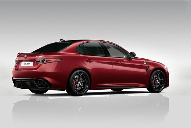 Nieuw Alfa Romeo Giulia Quadrifoglio 520 PK (382 kW) 2025 Rood (metallic) Sedan
