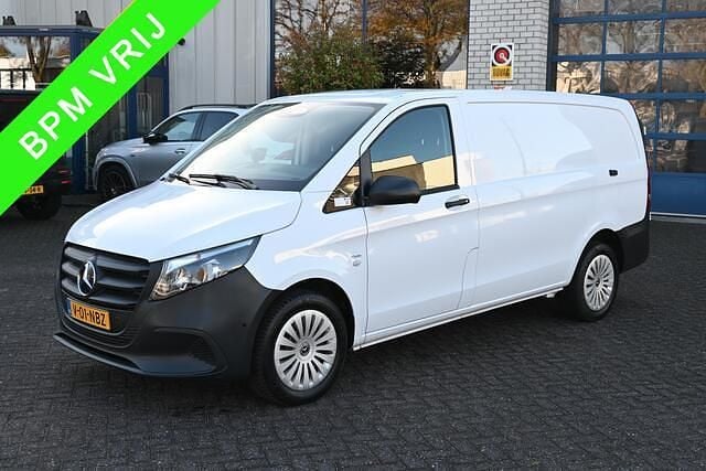 Wit Gebruikt 2024 Mercedes Vito Van | € 34.950 (Eerlijke prijs) - Afbeelding 1/4