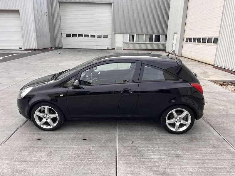 Zwart Gebruikt 2008 Opel Corsa Sport MPV | € 2.500 (Iets duurder) - Afbeelding 1/4
