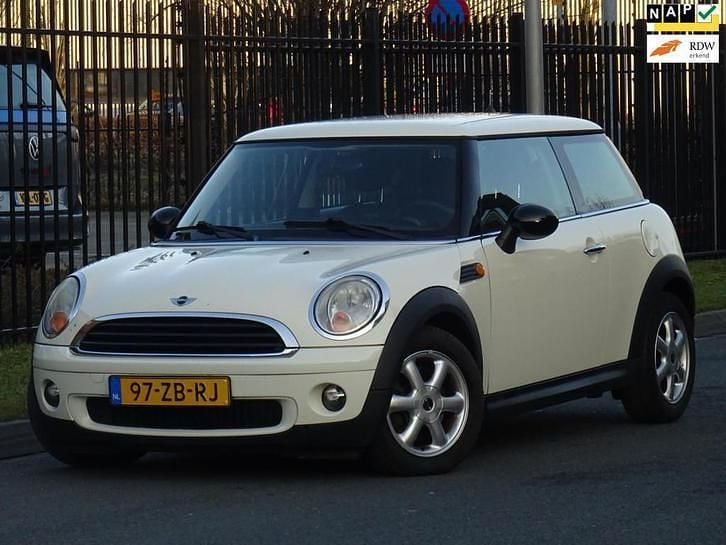 Wit Gebruikt 2007 Mini ONE Hatchback | € 2.999 (Eerlijke prijs) - Afbeelding 1/4
