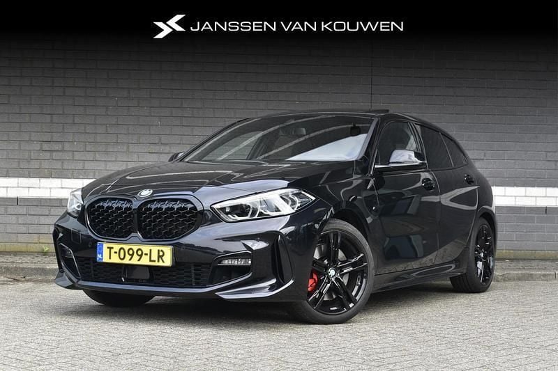 Zwart Gebruikt 2023 BMW 120 Hatchback | € 38.495 - Afbeelding 1/3