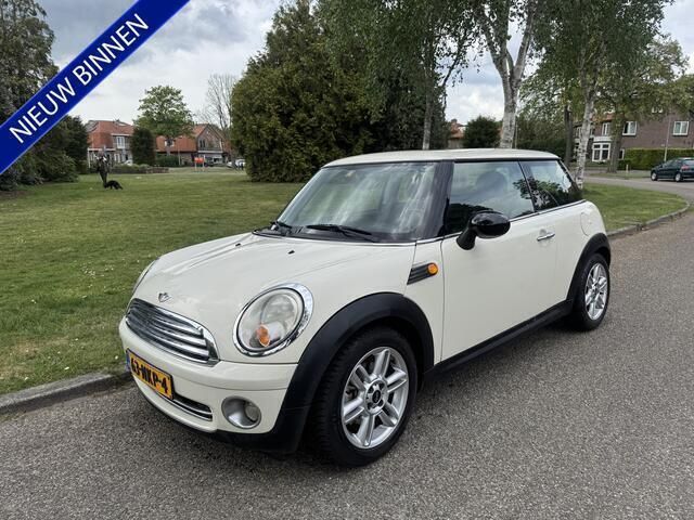 Wit Gebruikt 2007 Mini ONE Pepper Hatchback | € 3.443 (Eerlijke prijs) - Afbeelding 1/4