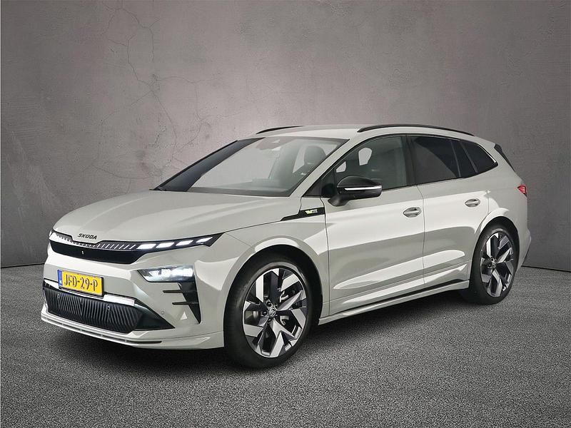 Grijs Gebruikt 2025 Skoda Enyaq iV RS SUV | € 55.400 - Afbeelding 1/4