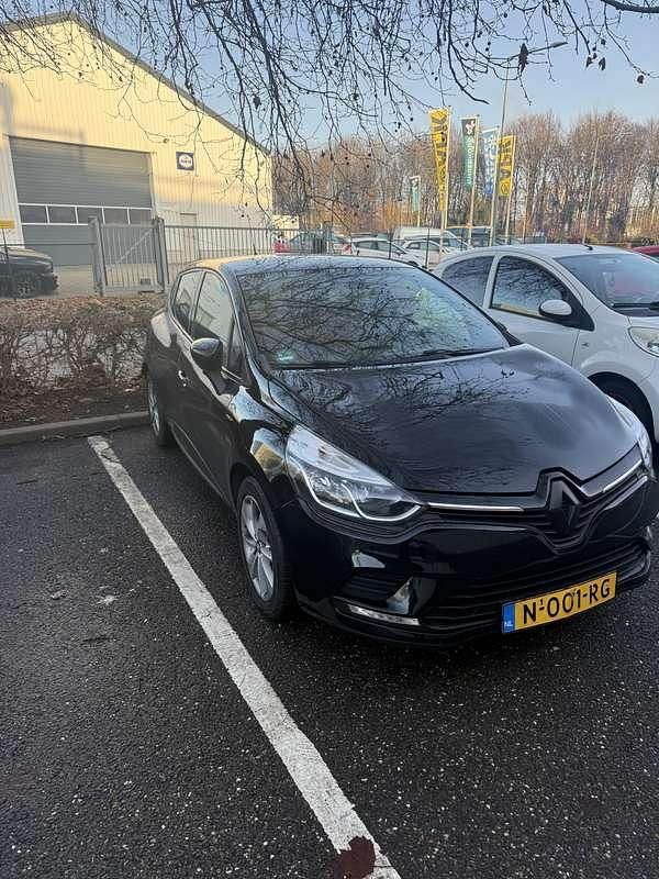Zwart Occasion 2018 Renault Clio IV Intens Hatchback | € 10.750 (Iets duurder) - Afbeelding 1/4