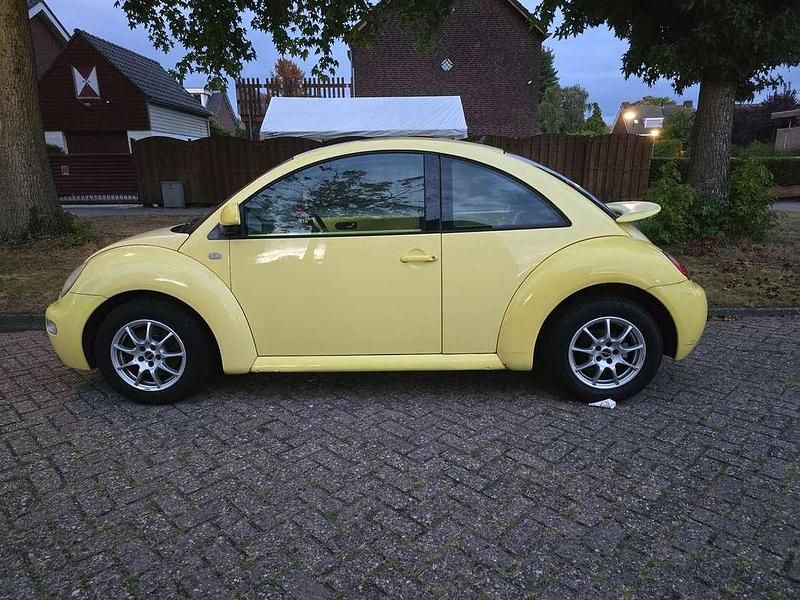 Occasion VW New Beetle Highline 116 PK (85 kW) 1999 Geel Hatchback