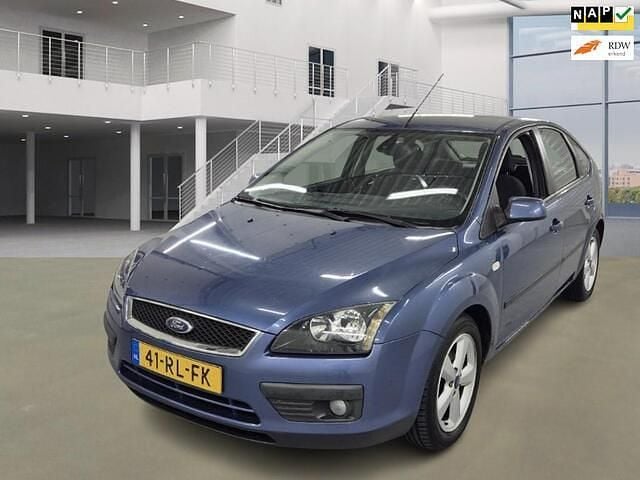 Blauw Gebruikt 2005 Ford Focus Hatchback | € 1.699 (Eerlijke prijs) - Afbeelding 1/4
