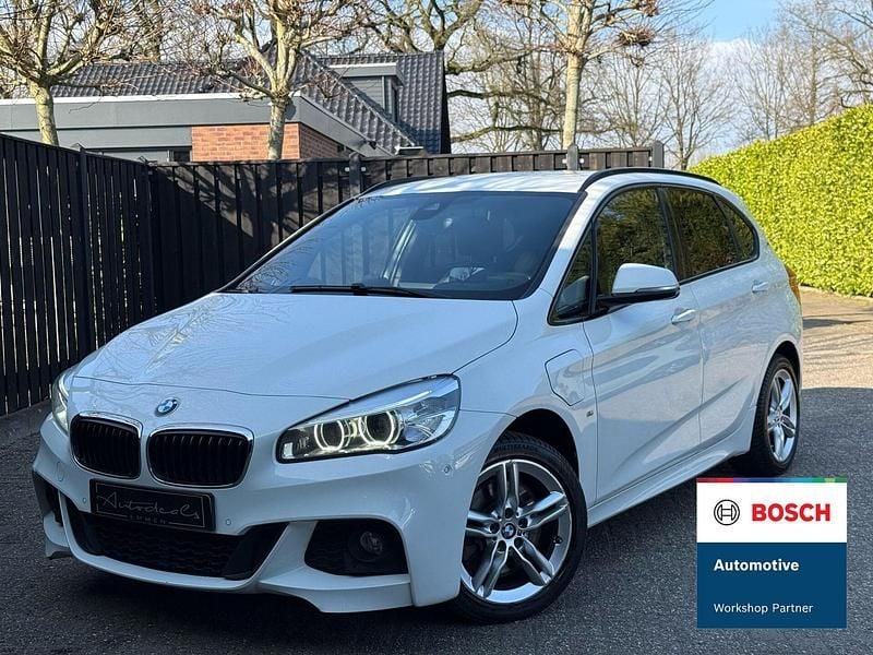 Wit Gebruikt 2017 BMW 225 Active Tourer M Sport MPV | € 16.400 (Iets duurder) - Afbeelding 1/4