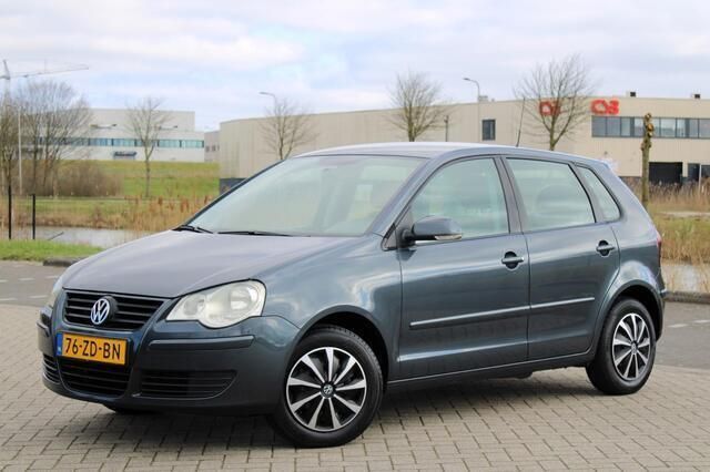 Blauw Gebruikt 2008 VW Polo Hatchback | € 2.450 (Eerlijke prijs) - Afbeelding 1/4