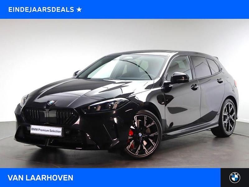 Zwart Gebruikt 2025 BMW 120 M Sport Hatchback | € 43.950 - Afbeelding 1/4