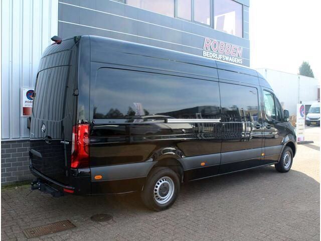 Occasion Mercedes Sprinter 150 PK (110 kW) 2024 Zwart Van