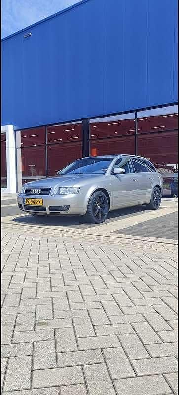 Zilver Occasion 2002 Audi A4 Stationwagen | € 5.000 - Afbeelding 1/4