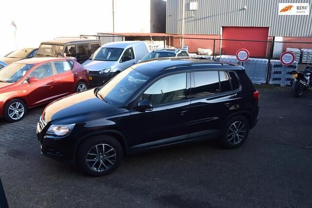 Zwart Occasion 2010 VW Tiguan Sport SUV | € 6.499 (Eerlijke prijs) - Afbeelding 1/4