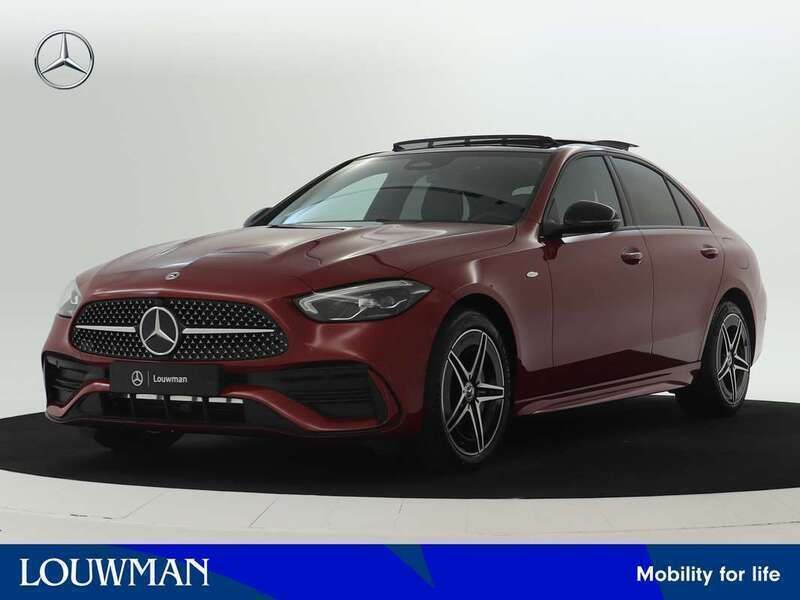 Rood, metallic lak Nieuw 2025 Mercedes C300 Business Sedan | € 62.520 (Super prijs) - Afbeelding 1/4