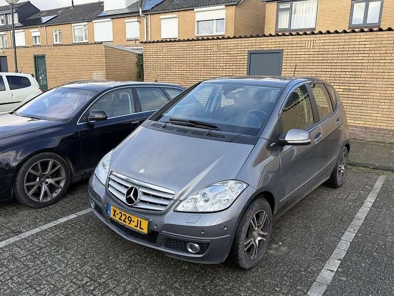Grijs Gebruikt 2011 Mercedes A180 Avantgarde Stationwagen | € 2.690 (Goede deal) - Afbeelding 1/4