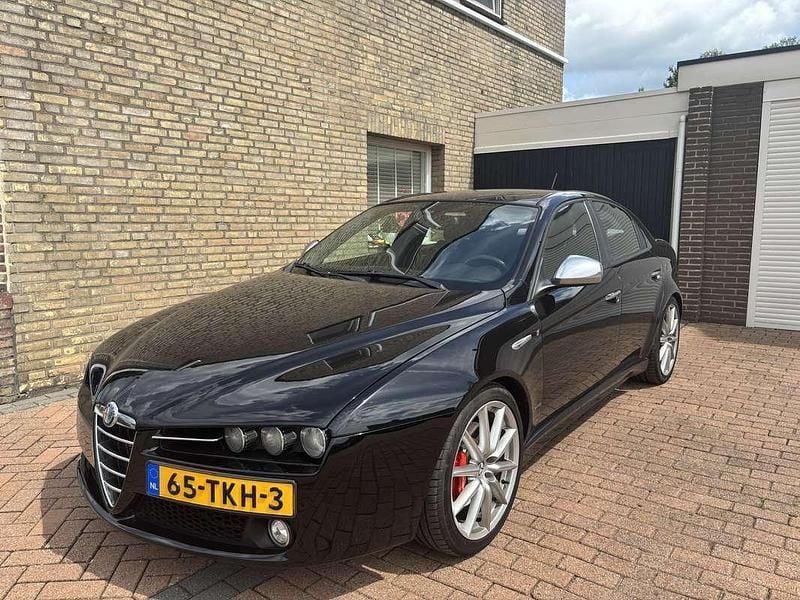 Zwart Gebruikt 2009 Alfa Romeo 159 Ti Sedan | € 9.500 (Iets duurder) - Afbeelding 1/4