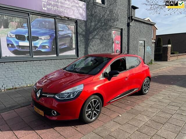 Rood Gebruikt 2016 Renault Clio IV Expression Hatchback | € 7.699 (Eerlijke prijs) - Afbeelding 1/4