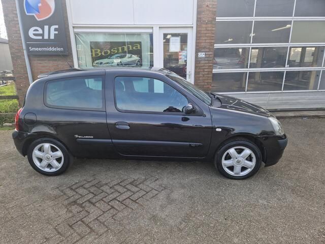 Zwart Gebruikt 2003 Renault Clio II Dynamique Hatchback | € 988 (Eerlijke prijs) - Afbeelding 1/4
