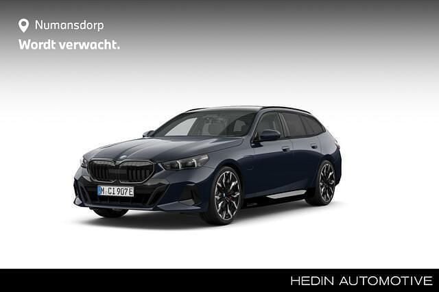 Zwart Nieuw 2025 BMW 530e M Sport Stationwagen | € 91.180 (Eerlijke prijs) - Afbeelding 1/3