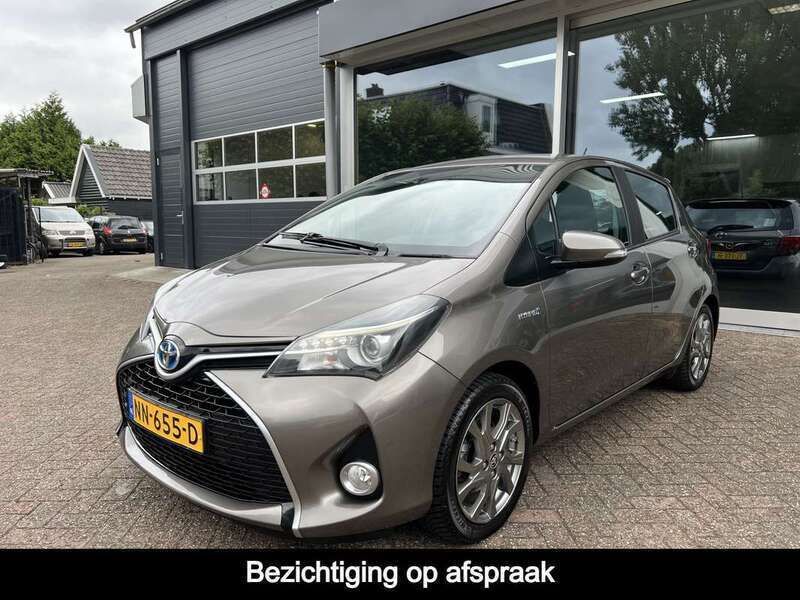 Grijs Gebruikt 2017 Toyota Yaris Hybrid Hatchback | € 14.500 (Eerlijke prijs) - Afbeelding 1/4