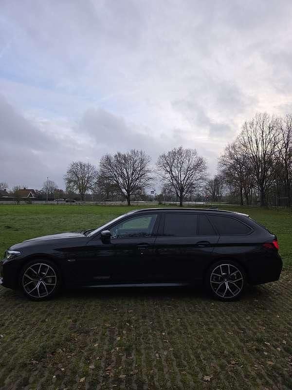 Zwart Gebruikt 2023 BMW 530 M Sport Stationwagen | € 41.500 (Super prijs) - Afbeelding 1/4