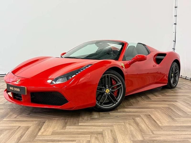 Rood, metallic lak Gebruikt 2017 Ferrari 488 Cabriolet | € 249.900 (Iets duurder) - Afbeelding 1/4