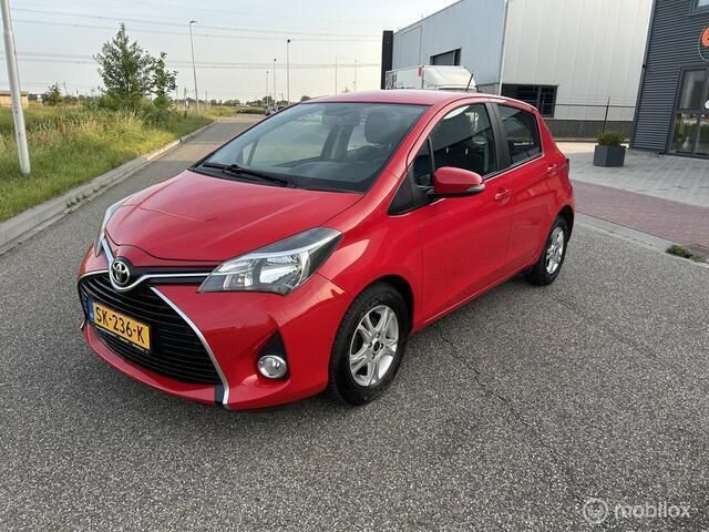 Rood Gebruikt 2015 Toyota Yaris Hatchback | € 8.350 (Eerlijke prijs) - Afbeelding 1/4