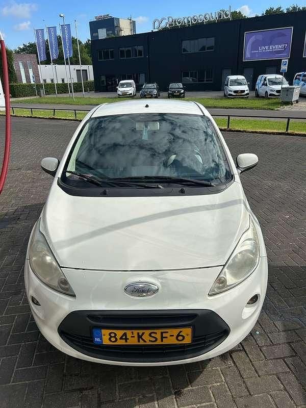 Wit Gebruikt 2010 Ford Ka Titanium Hatchback | € 1.950 (Eerlijke prijs) - Afbeelding 1/4