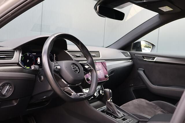 Occasion Skoda Superb Business Line 218 PK (160 kW) 2022 Grijs Stationwagen