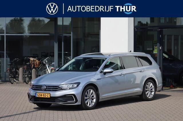Zilver Gebruikt 2023 VW Passat Business Stationwagen | € 33.950 (Goede deal) - Afbeelding 1/4
