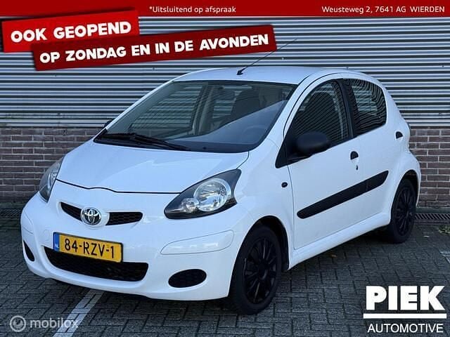 Wit Gebruikt 2011 Toyota Aygo Hatchback | € 1.999 (Goede deal) - Afbeelding 1/4