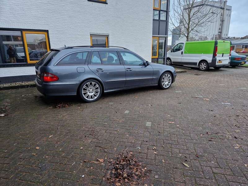 Grijs Gebruikt 2006 Mercedes E280 Avantgarde Stationwagen | € 3.750 - Afbeelding 1/2