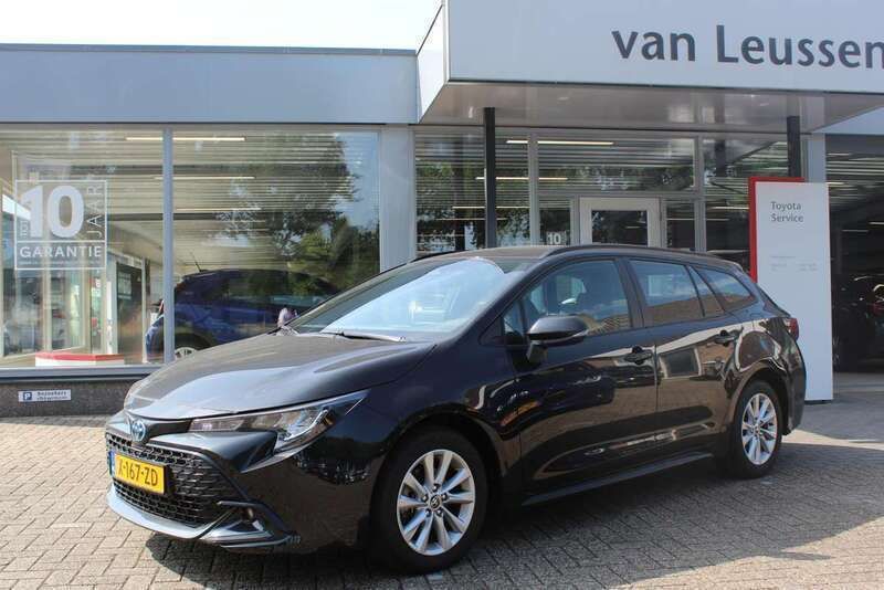 Zwart Gebruikt 2024 Toyota Corolla Active Stationwagen | € 28.900 (Eerlijke prijs) - Afbeelding 1/4
